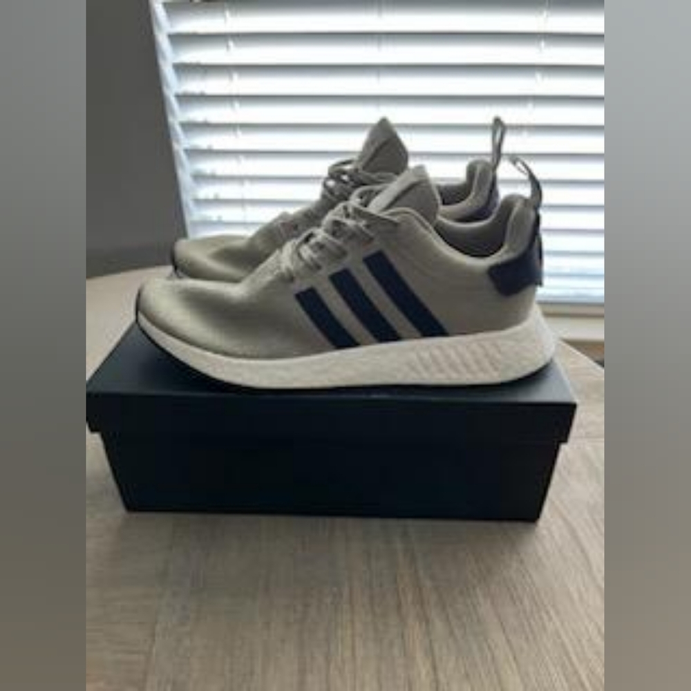 Men's Adidas NMD R2 - Picture 3 of 9